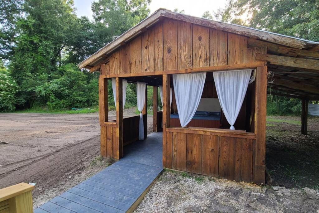 Farm House Stay With Soaking Tub And Hot Tub Barn Hammond Exterior foto